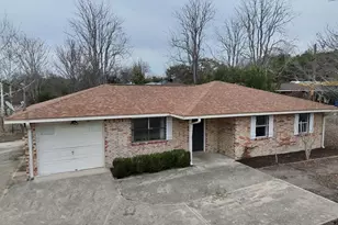 1601 Newton St, Kerrville, TX 78028 - Photo 1