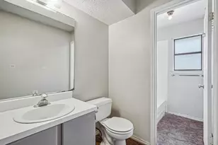 1601 Newton St, Kerrville, TX 78028 - Photo 11