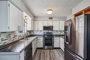 1601 Newton St, Kerrville, TX 78028 - Photo 9