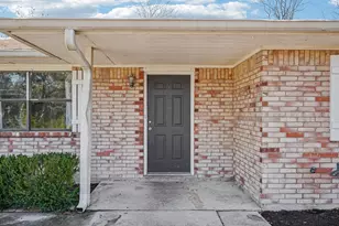 1601 Newton St, Kerrville, TX 78028 - Photo 3