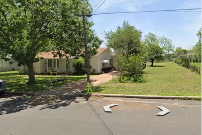 211 W Centre St, Fredericksburg, TX 78624 - Photo 3