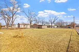 811 Franklin, Fredericksburg, TX 78624 - Photo 5