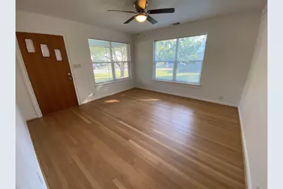 706 N Lincoln, Fredericksburg, TX 78624 - Photo 3