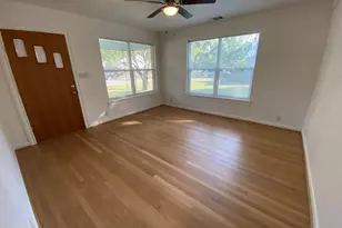 706 N Lincoln, Fredericksburg, TX 78624 - Photo 3