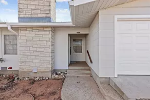 303 Walnut St, Fredericksburg, TX 78624 - Photo 3