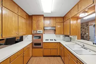 303 Walnut St, Fredericksburg, TX 78624 - Photo 15