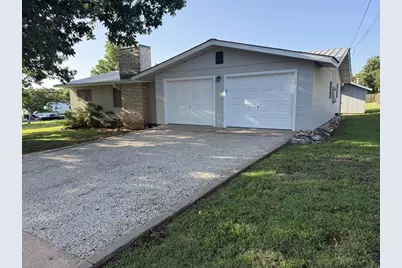 303 Walnut St, Fredericksburg, TX 78624 - Photo 3