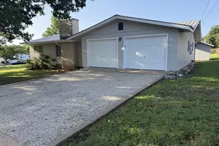 303 Walnut St, Fredericksburg, TX 78624 - Photo 3