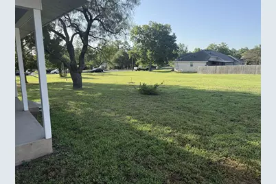 303 Walnut St, Fredericksburg, TX 78624 - Photo 7