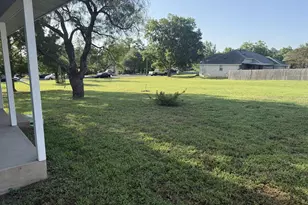 303 Walnut St, Fredericksburg, TX 78624 - Photo 7
