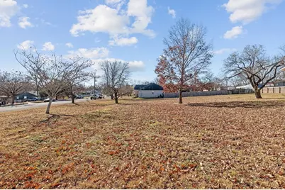 303 Walnut St, Fredericksburg, TX 78624 - Photo 31