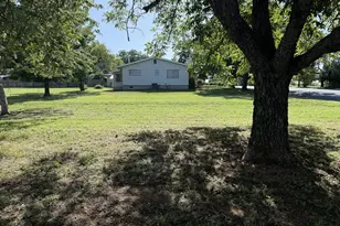 303 Walnut St, Fredericksburg, TX 78624 - Photo 37