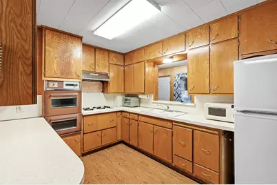 303 Walnut St, Fredericksburg, TX 78624 - Photo 13