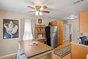 812 W Austin St, Fredericksburg, TX 78624 - Photo 9
