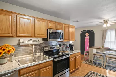 812 W Austin St, Fredericksburg, TX 78624 - Photo 3