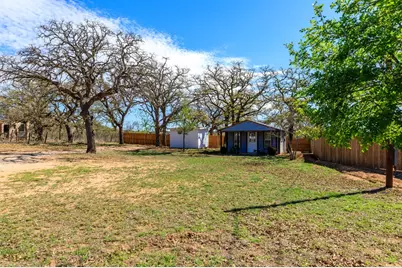 1415 N Milam St, Fredericksburg, TX 78624 - Photo 5