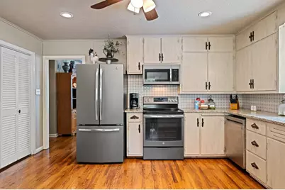 803 Poplar, Fredericksburg, TX 78624 - Photo 9