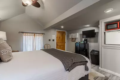 514 W Austin St, Fredericksburg, TX 78624 - Photo 15