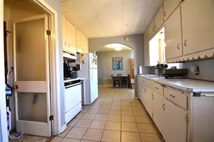 806 N Crockett St, Fredericksburg, TX 78624 - Photo 5