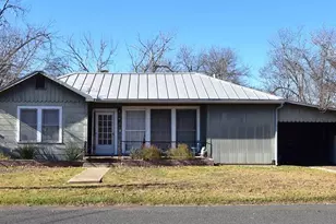 806 N Crockett St, Fredericksburg, TX 78624 - Photo 1