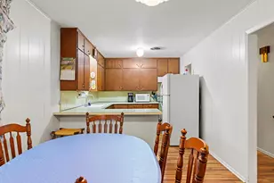 805 N Edison St, Fredericksburg, TX 78624 - Photo 5