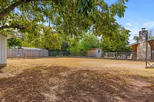 805 N Edison St, Fredericksburg, TX 78624 - Photo 15