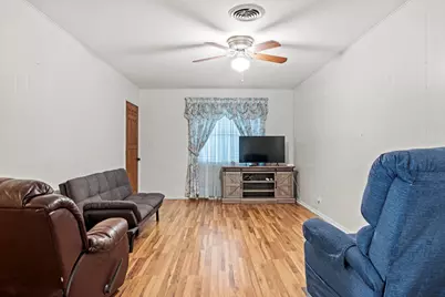 805 N Edison St, Fredericksburg, TX 78624 - Photo 3