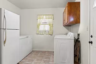 805 N Edison St, Fredericksburg, TX 78624 - Photo 13