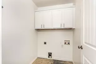 211 Green Oaks Loop, Fredericksburg, TX 78624 - Photo 17