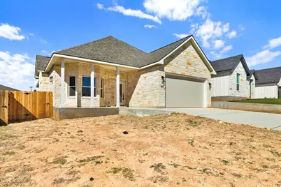 305 Winston Dr, Fredericksburg, TX 78624 - Photo 1