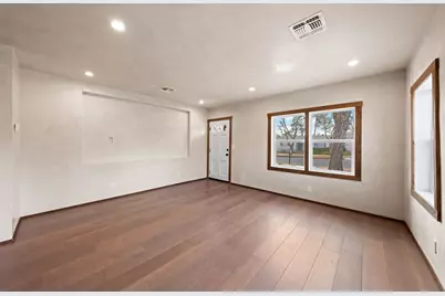 318 W Hackberry St, Fredericksburg, TX 78624 - Photo 9