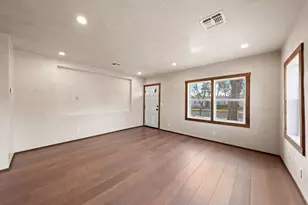 318 W Hackberry St, Fredericksburg, TX 78624 - Photo 9