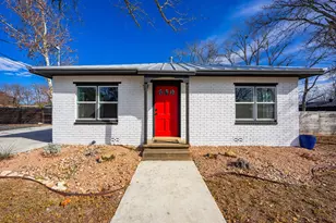 318 W Hackberry St, Fredericksburg, TX 78624 - Photo 3