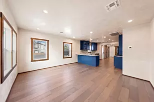 318 W Hackberry St, Fredericksburg, TX 78624 - Photo 7