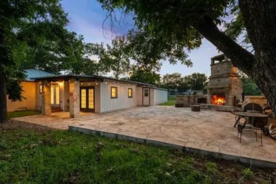 318 W Hackberry St, Fredericksburg, TX 78624 - Photo 29