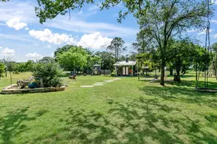 702 S Eagle St, Fredericksburg, TX 78624 - Photo 43