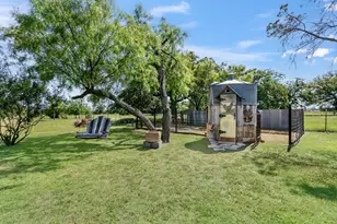 702 S Eagle St, Fredericksburg, TX 78624 - Photo 45