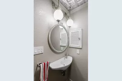 702 S Eagle St, Fredericksburg, TX 78624 - Photo 31