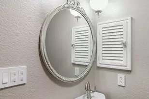 702 S Eagle St, Fredericksburg, TX 78624 - Photo 31