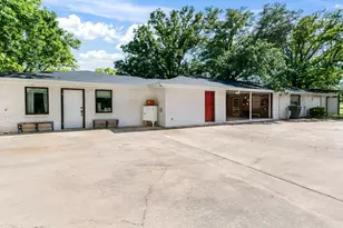 702 S Eagle St, Fredericksburg, TX 78624 - Photo 55