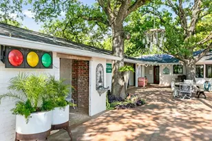 702 S Eagle St, Fredericksburg, TX 78624 - Photo 7