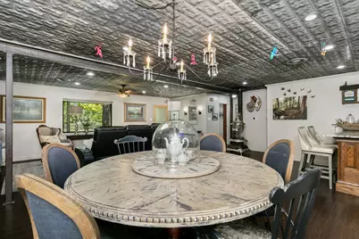 702 S Eagle St, Fredericksburg, TX 78624 - Photo 9