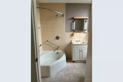 900 Mahantongo Street #6, Pottsville, PA 17901 - Photo 7