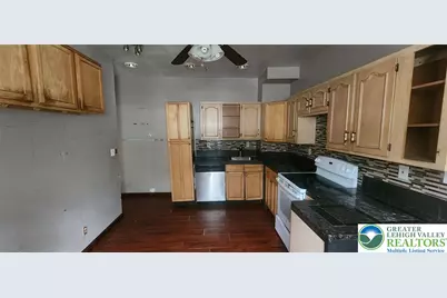 2463 Hillside Avenue, Wilson Boro, PA 18042 - Photo 9