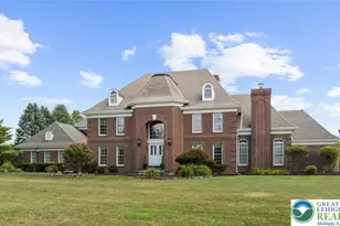 4303 W Wyndemere Cir, Lowhill Twp, PA 18078 - Photo 3