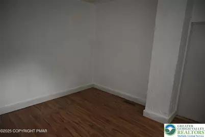 2215 Pennsylvania Avenue, Lower Mt Bethel Twp, PA 18063 - Photo 11