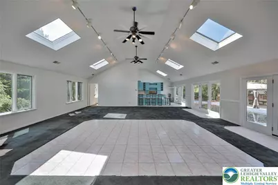 1015 Honeysuckle Road, Lehigh Township, PA 18088 - Photo 15