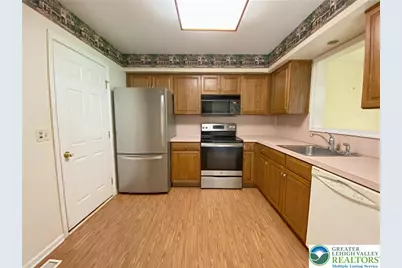 3218 Oakland Square Drive, Bethlehem City, PA 18020 - Photo 11