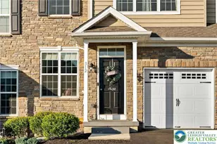 312 Redclover Ln, Upper Macungie Township, PA 18104 - Photo 3