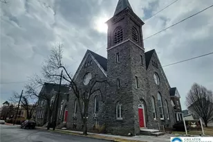 429 Walnut St, Catasauqua, PA 18032 - Photo 1